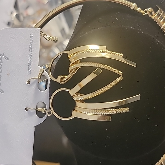 Fringe Necklace - Picture 2 of 3